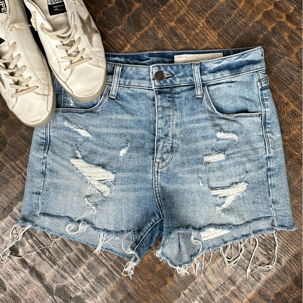 EUC Treasure and Bond Denim Short Size 28.
